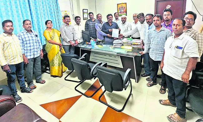 కూటమిపై గురువుల తిరుగుబావుటా !