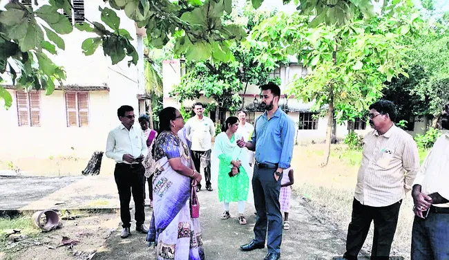 పరిసరాలు పరిశుభ్రంగా ఉండాలి