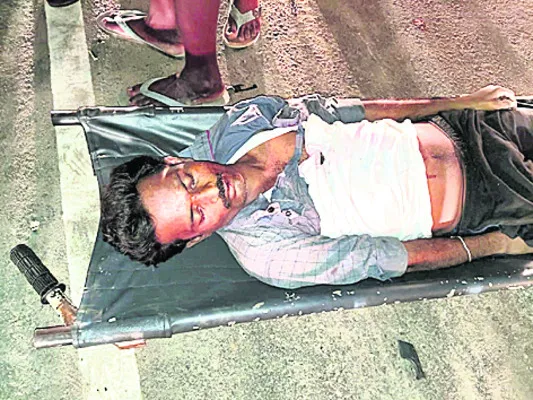 తల్లి సంవత్సరికం రోజే తనయుడి మృతి