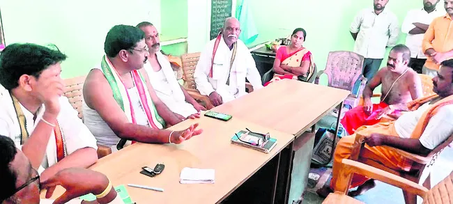 అర్చకుల వల్లే ఆలయ ప్రతిష్టకు భంగం 