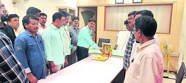 ప్రహ్లాద్‌ చరిత్రలో నిలిచిపోతారు