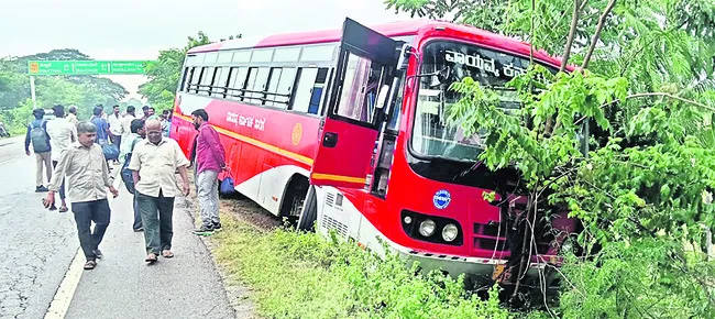 వీకేర్‌ సీడ్స్‌లో  కొనసాగుతున్న ఐటీ సోదాలు 