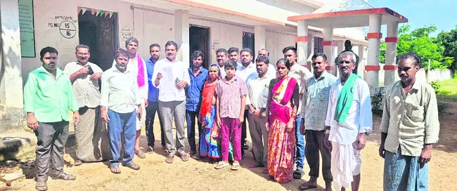 దుబ్బాక పాఠశాలలో సెల్‌ఫోన్‌ చిచ్చు 