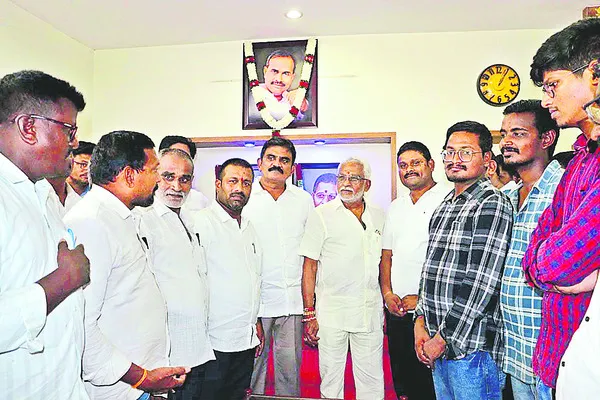పార్టీ అండగా ఉంటుంది 