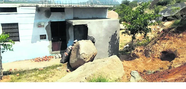 గుండు జారి.. గుండె అదిరి