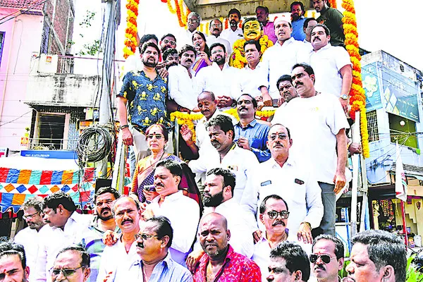 జక్కంపూడి రామ్మోహనరావుకు ఘన నివాళి
