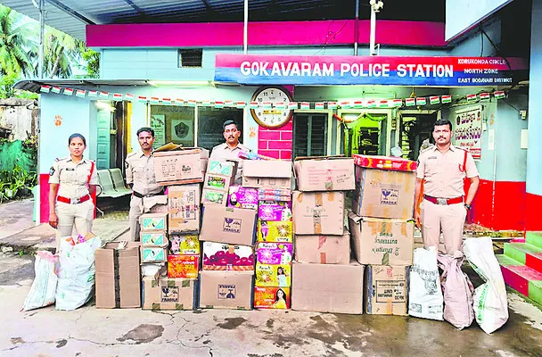 బాణసంచా కేంద్రాలపై దాడులు 
