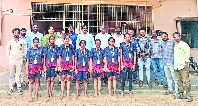 రాష్ట్రస్థాయి పోటీలకు జూనియర్ కళాశాల విద్యార్థినులు