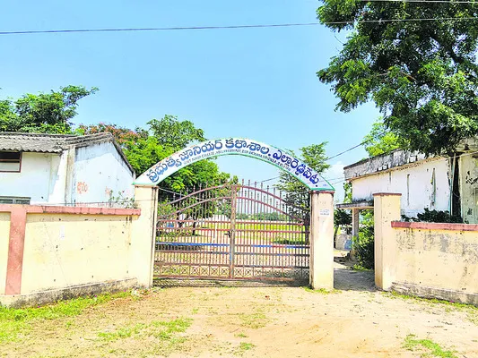 ఇలాగైతే ఆడేదెలా?