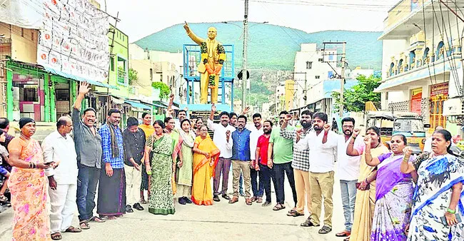 అసలు నిందితులను అరెస్టు చేయాలి