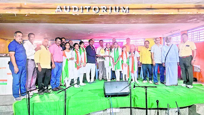 కళాసాంస్కృతిక రంగాల్లో రాణించాలి