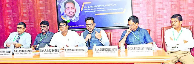 దేశసేవకు ప్రాధాన్యం ఇవ్వాలి