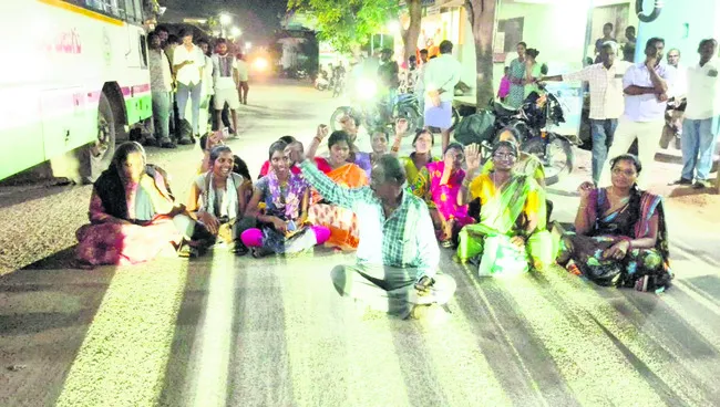 బీరు సీసాతో ఆర్టీసీ బస్సుపై దాడి 