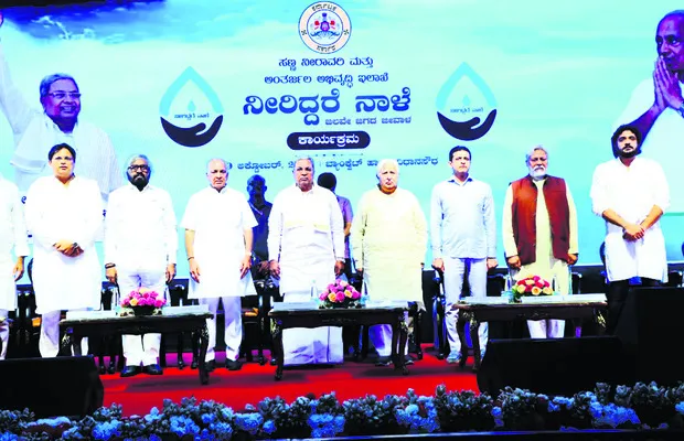 చెరువులను స్వాధీనం చేసుకుంటాం 
