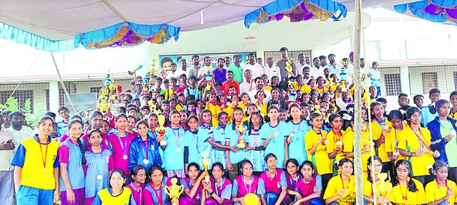 క్రీడాకారులకు  ప్రోత్సాహం 