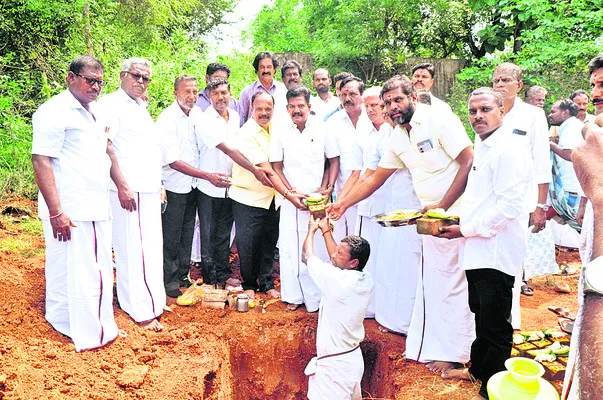 అభివృద్ధి పనులకు భూమిపూజ