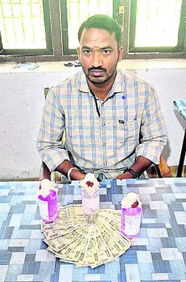 ‘ఇందిరమ్మ’ బిల్లు మంజూరుకు లంచం డిమాండ్