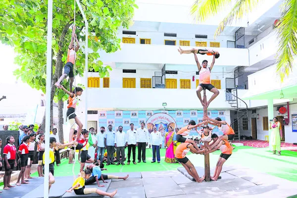 జాతీయ స్థాయికి ఎదిగేలా సాధన చేయాలి
