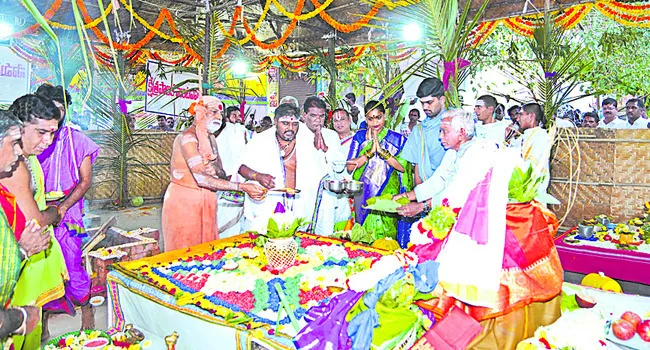 తల్లిదండ్రులను మించిన దైవం లేదు