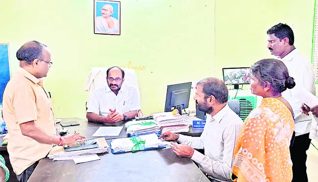 దరఖాస్తుల విచారణ వేగవంతం చేయాలి