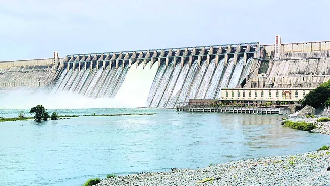 నాలుగు గేట్ల ద్వారా సాగర్‌ నీటి విడుదల