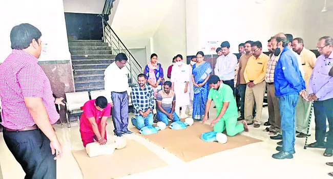 రైల్వే కార్మికులకు మెరుగైన వైద్యం