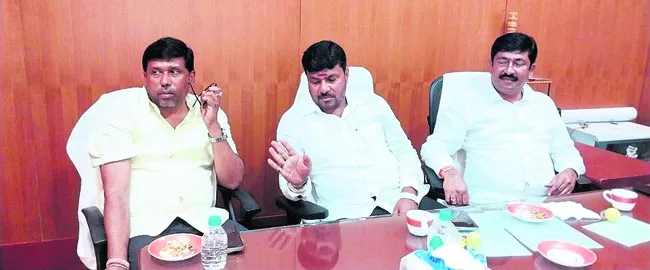 ముందుచూపుతో రింగ్రోడ్డు నిర్మించండి