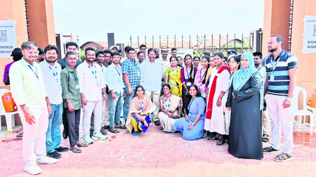 యువత నైపుణ్యం పెంచుకోవాలి 
