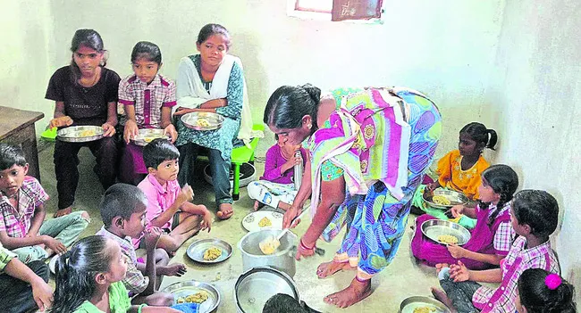 ‘గిరి’ చిన్నారులకు మిల్లెట్ ఉప్మ