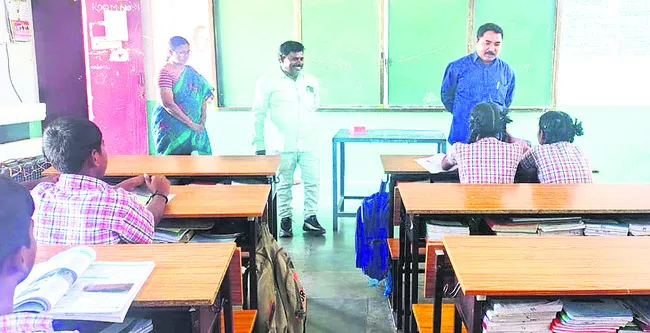 టెన్త్‌లో వందశాతం ఫలితాలు సాధించాలి