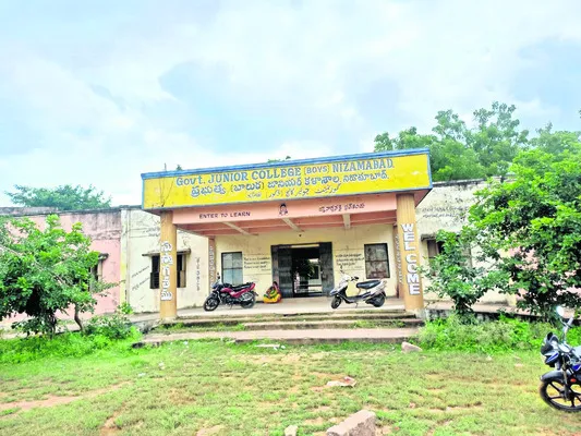నకిలీ అధ్యాపకులు!