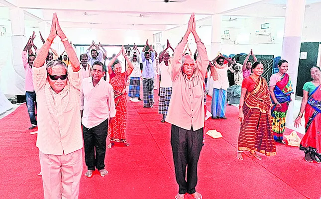 వృద్ధ