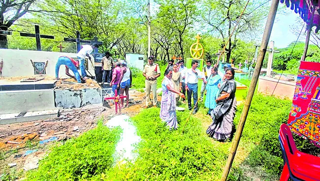 వృద్ధురాలి మృతదేహానికి రీపోస్టుమార్టం