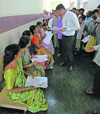 దివ్యాంగులకు పింఛన్‌ కష్టాలు