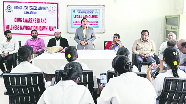 ప్రభుత్వాస్పత్రిలో లీగల్‌ ఎయిడ్‌ క్లినిక్స్‌