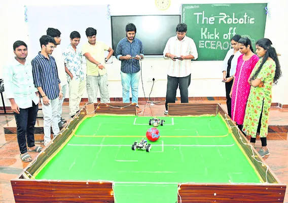 ఆధునిక సాంకేతికతపై పట్టు సాధించాలి