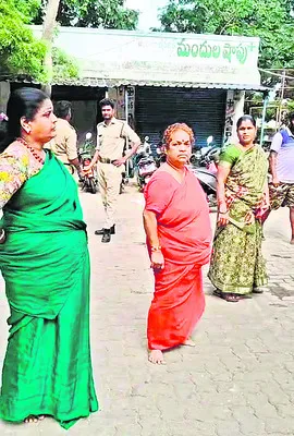 రోగి సహాయకురాలిపై ఆస్పత్రి సిబ్బంది దాడి
