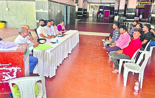 రూ.8.15 కోట్లకు దుర్గమ్మ చీరల టెండర్‌ 