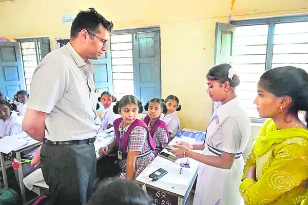 నూతన ఆవిష్కరణలతో సత్తా చాటండి