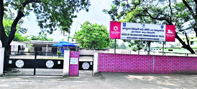 ఏసీపీ పోస్టు.. వెరీ హాట్‌!
