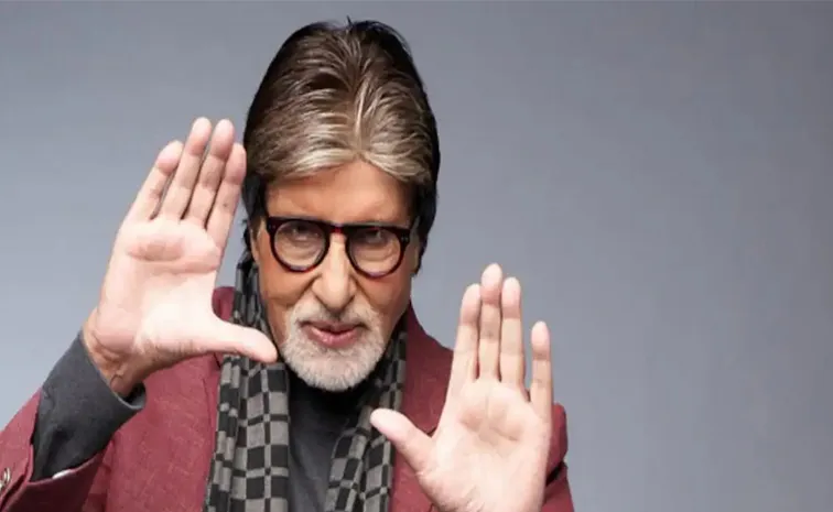 Big B Amitabh Bachchan 83 birthday fans at jalsa video goes viral