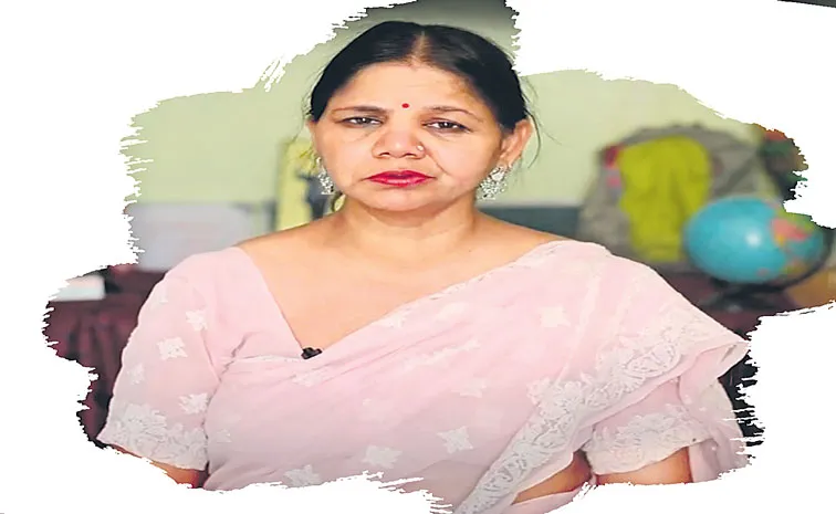 Hemlata Kansotia work fighting against manual scavenging manholes cleaning