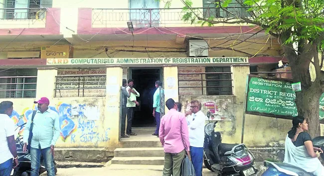 ఇన్‌చార్జ్‌లే దిక్కు! 