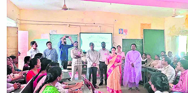 విద్యార్థులకు చతుర్విధ ప్రక్రియ నేర్పించాలి
