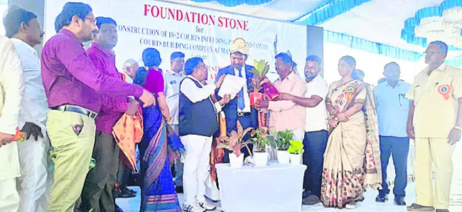 కోర్టు భవన నిర్మాణం చేపట్టాలి