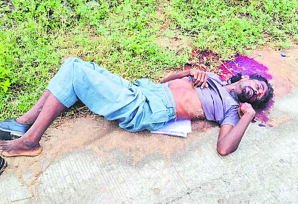 గుర్తు తెలియని వాహనం ఢీకొని వ్యక్తి మృతి