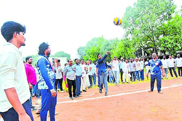 గెలుపే లక్ష్యంగా ముందుకుసాగాలి