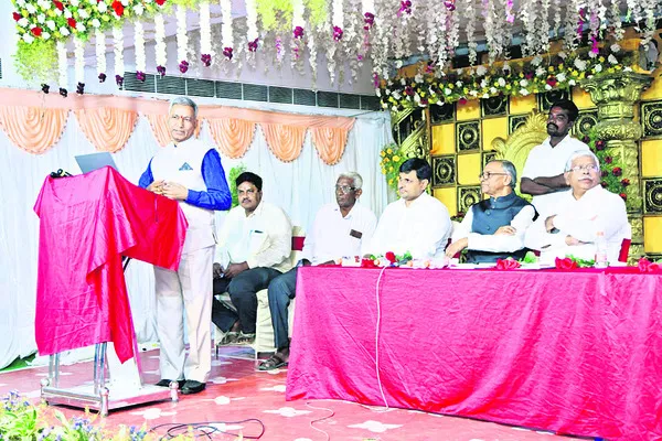 చట్టాలను అధ్యయనం చేయాలి