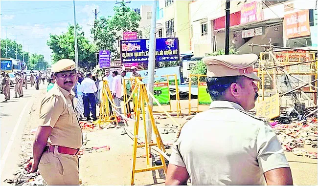 రేషన్‌ బియ్యం అమ్మి లంచం ఇవ్వాలి..! 
