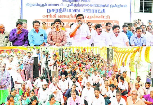 వాడీవేడిగా గ్రామసభలు